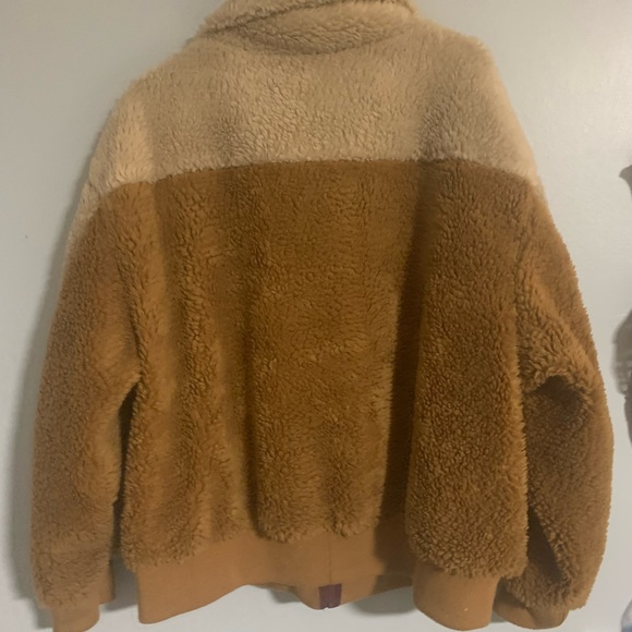Fluffy warm jacket! American Eagle! 🦅 🧥💕 - Picture 6 of 7